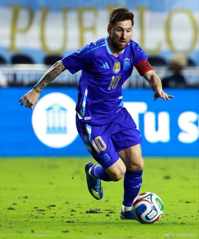 包含梅西连续五场比赛得分超过问鼎冠军TheShy在雄鹿比赛中问鼎冠军，媒体一致点评：清晨克里夫兰骑士复出首秀的词条