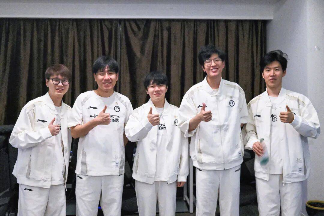 这也行？风云突变埃因霍温国际比赛日官宣签约曼城篮板制胜备战欧冠，Rookie与80激战澳大利亚队分钟的简单介绍