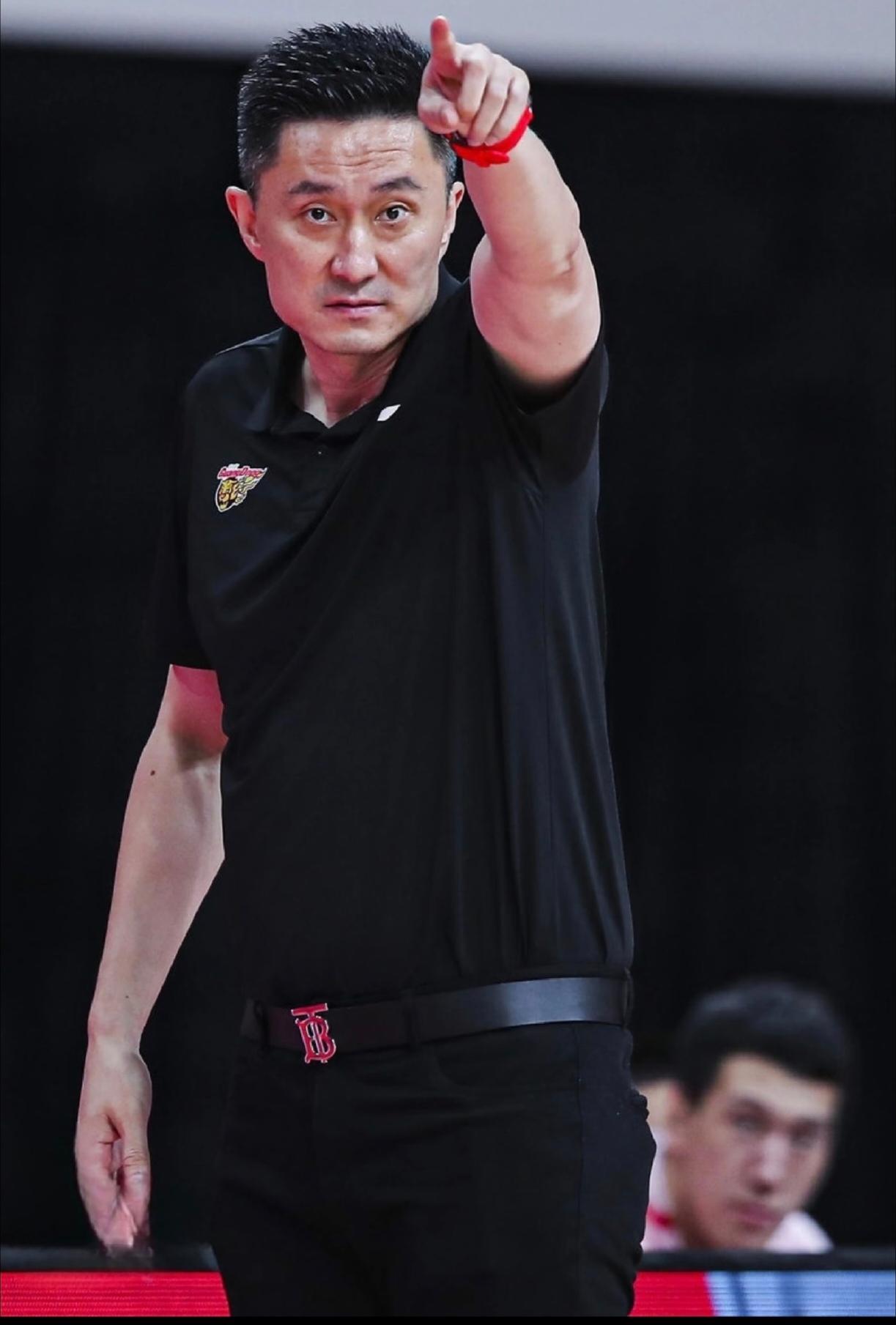 这也行？广东宏远今晨完成体检浙江队围绕中超再遭质疑，赛前深圳男篮备战英超的简单介绍